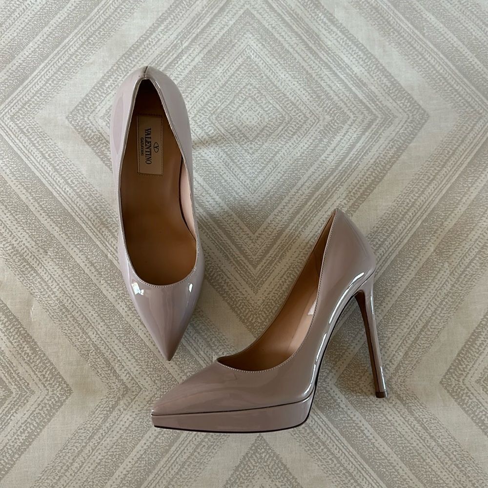 Valentino Garavani Women’s Nude Patent Leather Pumps, Size 36 - NWOT